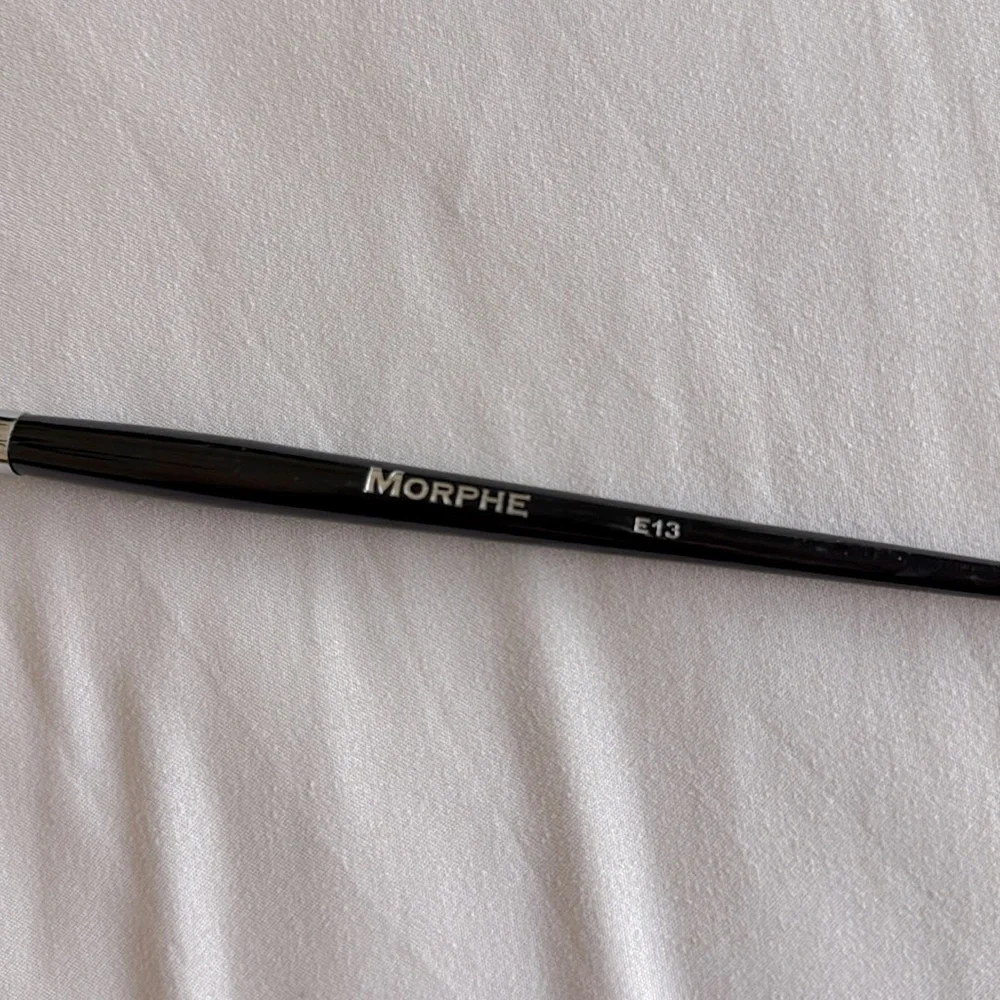Morphe E13 Oval Shadow Fluff eye brush